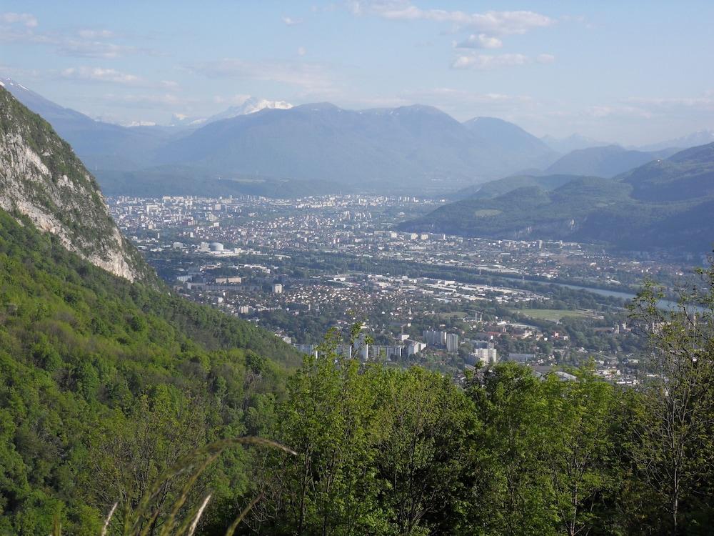 Ibis Styles Grenoble Centre Gare Hotel Exterior photo